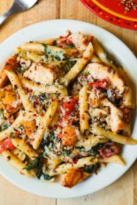 Chicken and Bacon Pasta with Spinach and Tomatoes in Garlic Cream Recipe