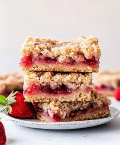 Strawberry Rhubarb Crumb Bars Recipe