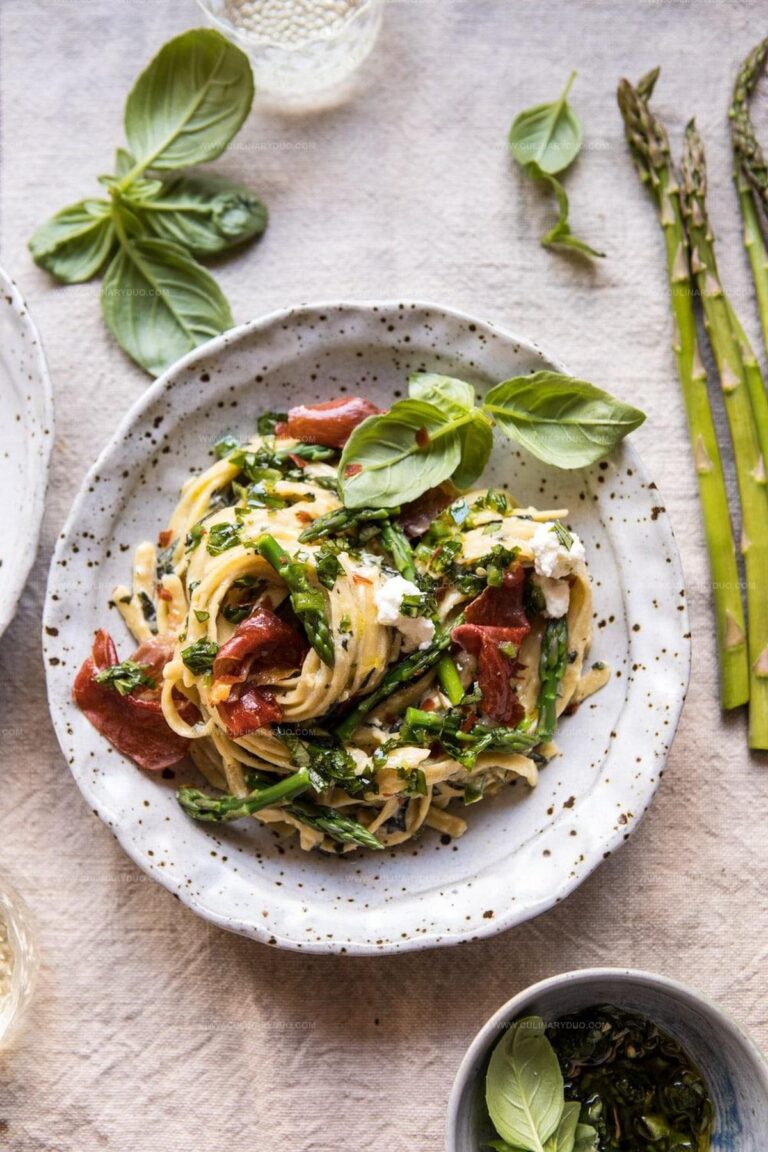 Spicy Pesto, Asparagus, and Ricotta Pasta with Crispy Prosciutto Recipe