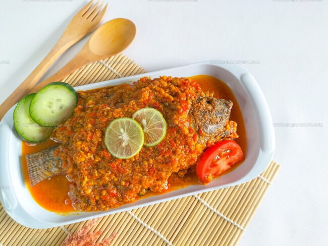 What Side Dishes Pair Well With Freshwater Fish Soups or Broths?